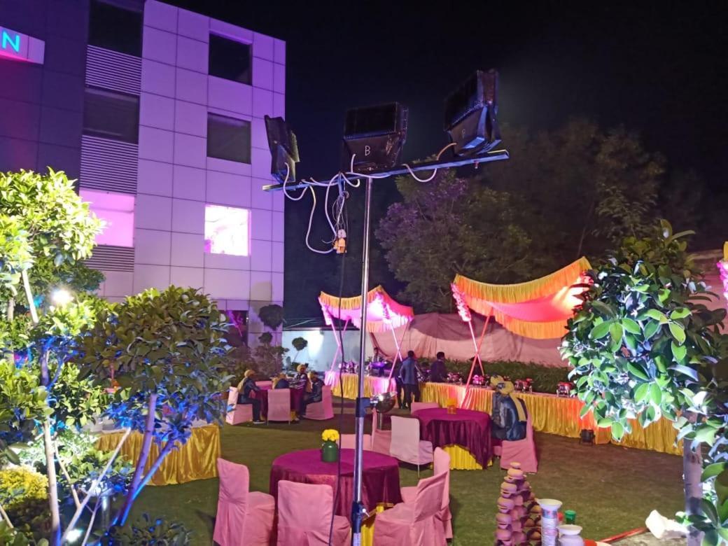 Hotel Sourav Park Inn Agra Агра Экстерьер фото