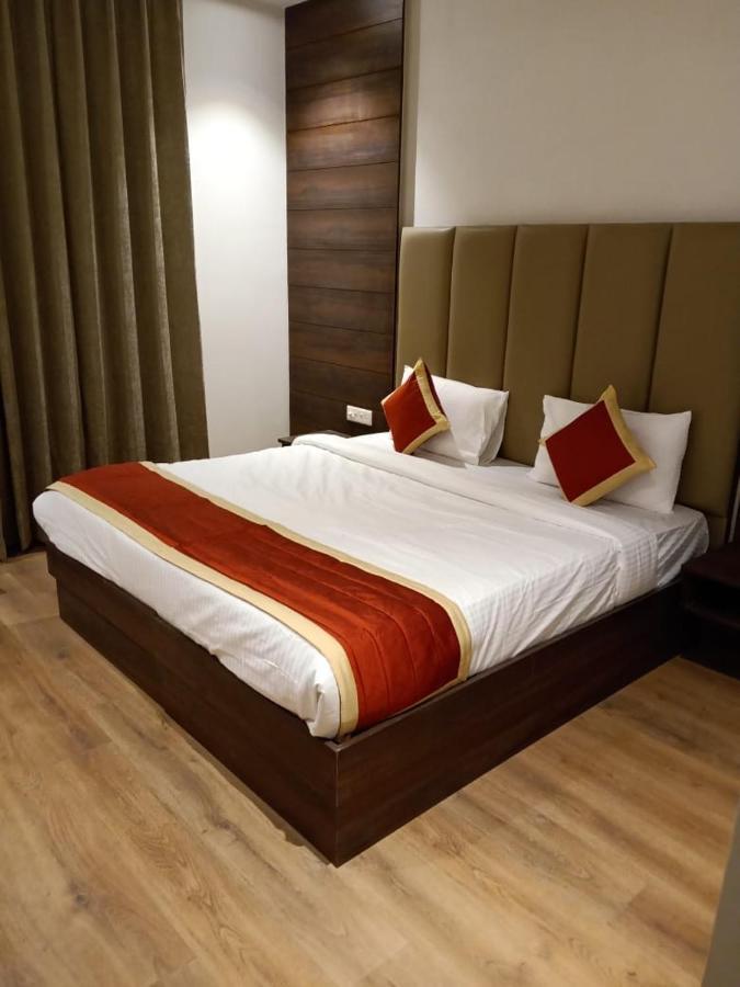 Hotel Sourav Park Inn Agra Агра Экстерьер фото