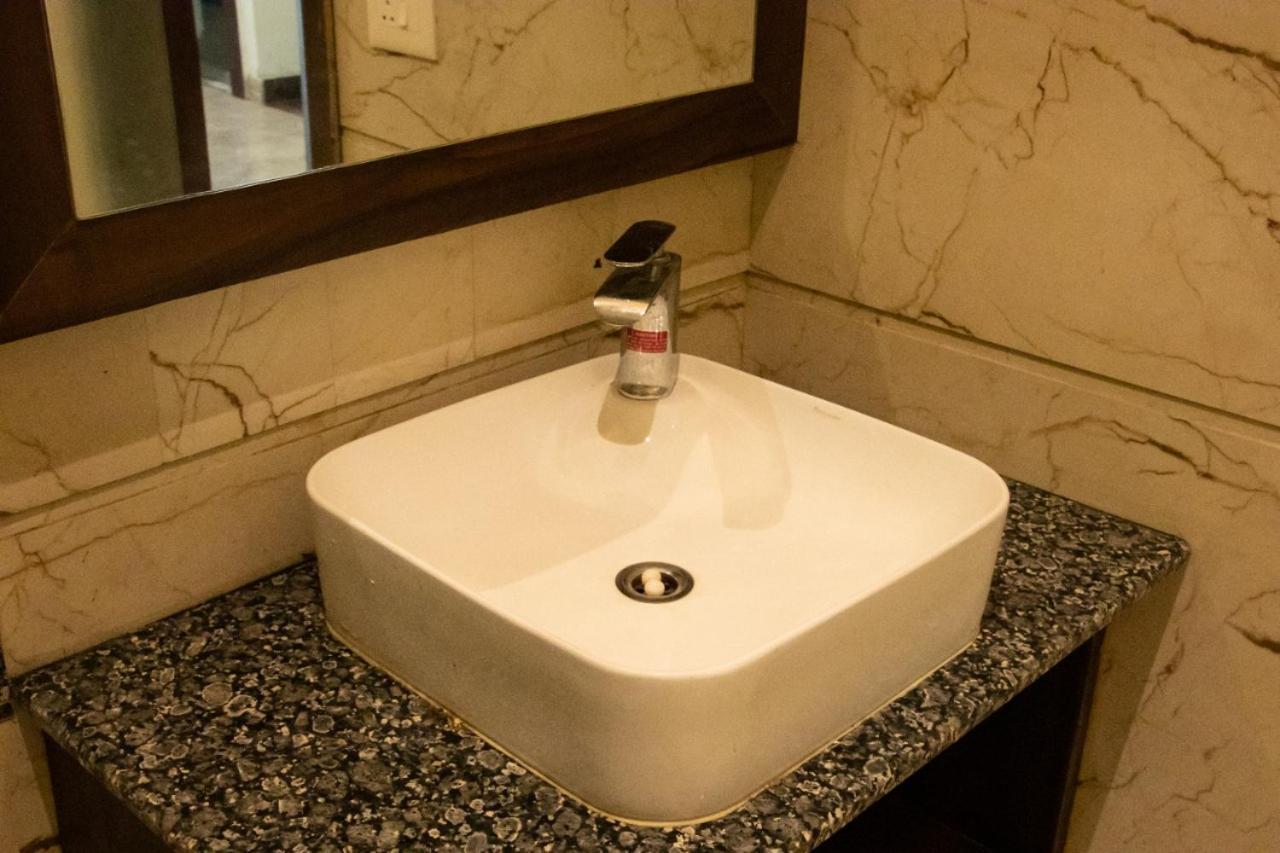 Hotel Sourav Park Inn Agra Агра Экстерьер фото