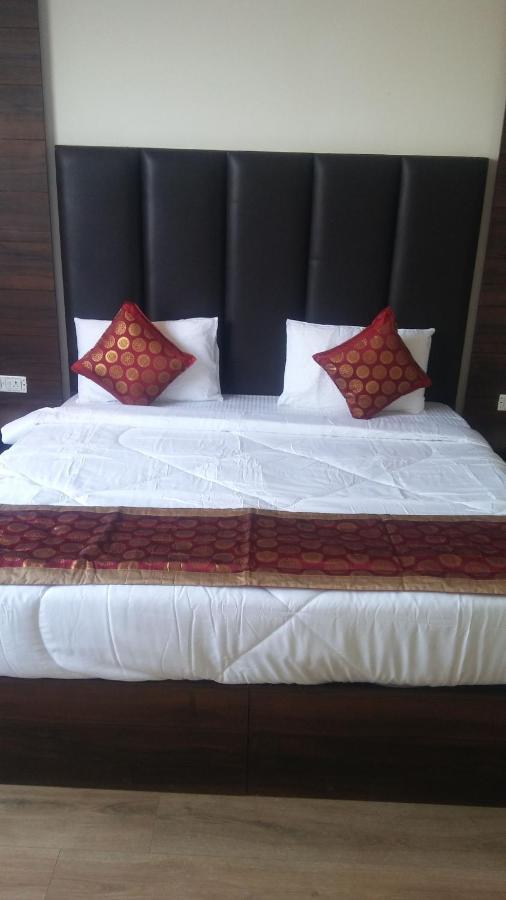 Hotel Sourav Park Inn Agra Агра Экстерьер фото