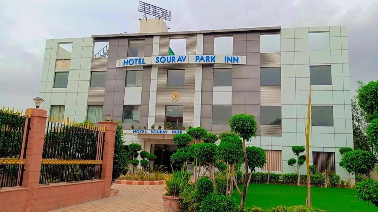 Hotel Sourav Park Inn Agra Агра Экстерьер фото